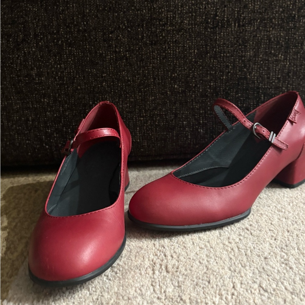 CAMPER Katie $165 Red Calfskin Mary Jane Pumps Heels 39/8.5